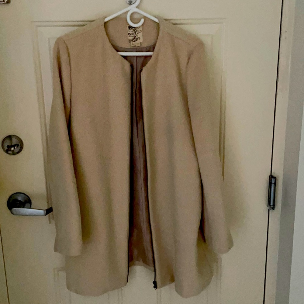 Tulle cream color coat / zipper closure